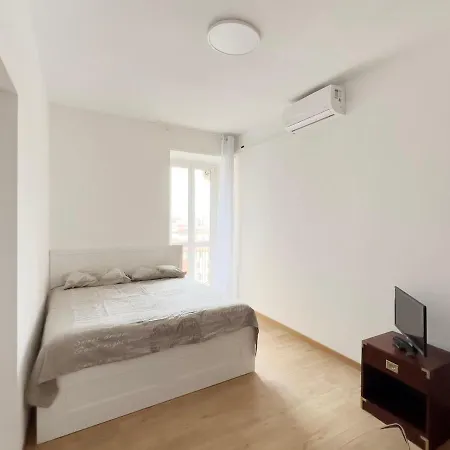 A Chic 2-Rooms Apartment-3